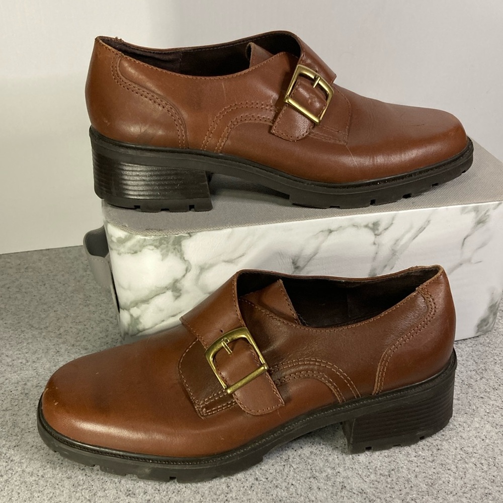 Stonefly buckle dress she’s 1.5” stacked heel. 9.5m by Bass. Brown leather B 10